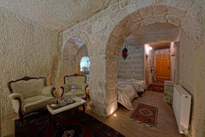 Deluxe Cave Suite (4 Adults) image 3