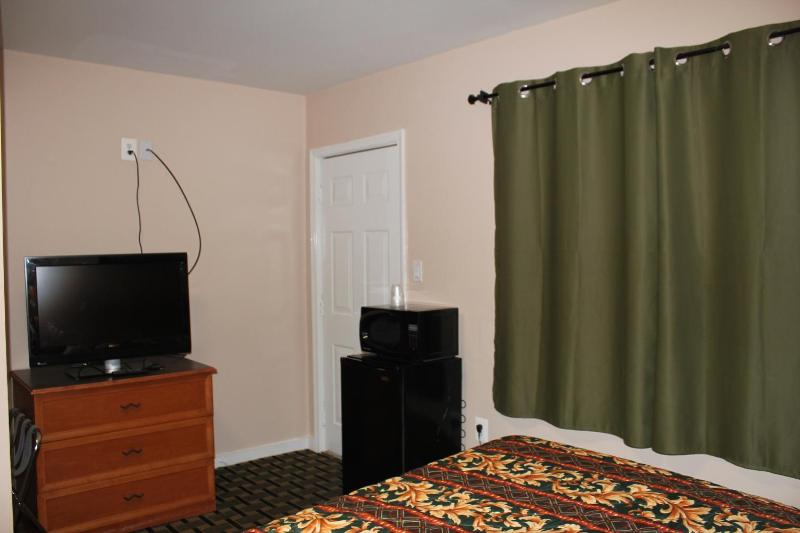 Queen Room image 2