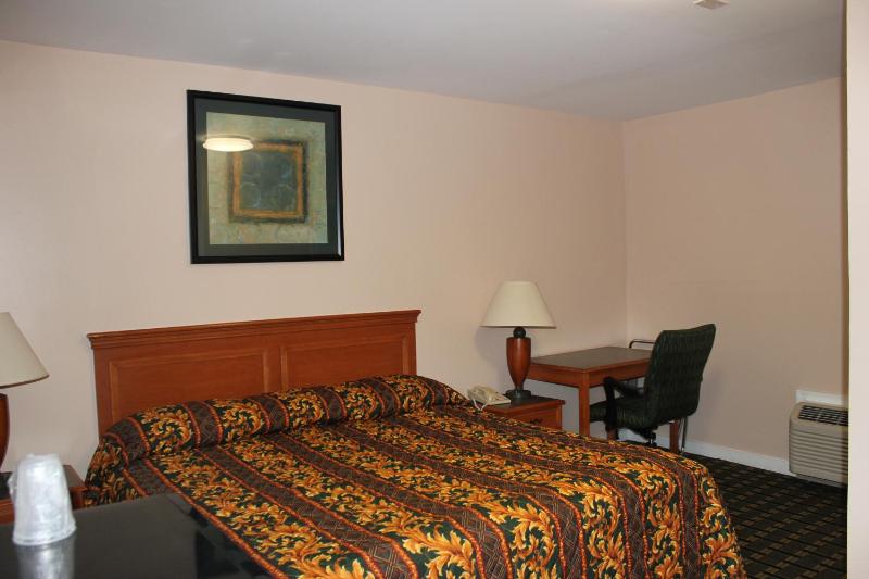 Queen Room image 4