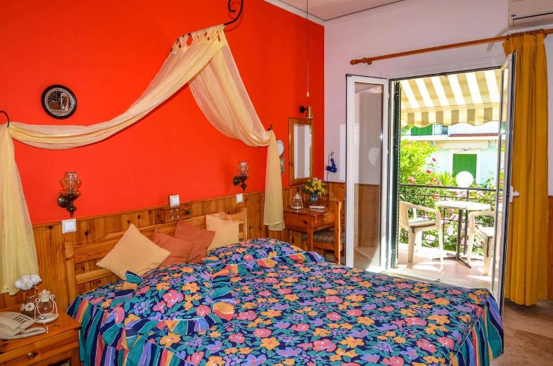 Standard Double Room with Garden View image 1