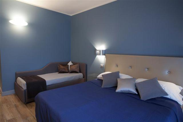 Superior Triple Room image 1