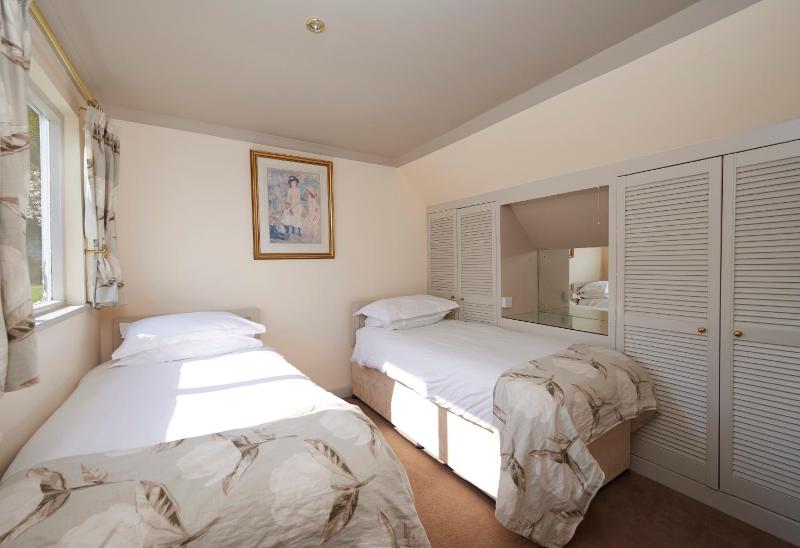 Cottage image 4