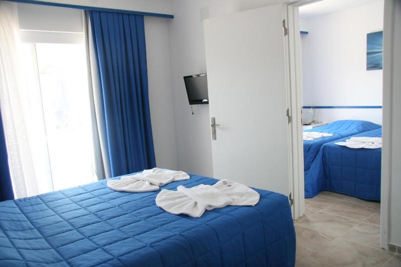 Triple Room with Shower image 2