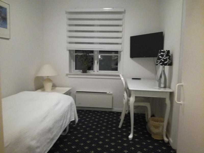 Single Room with Shower image 2