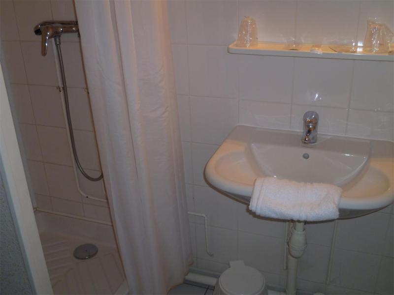 Standard Double Room with Shared Toilet image 4