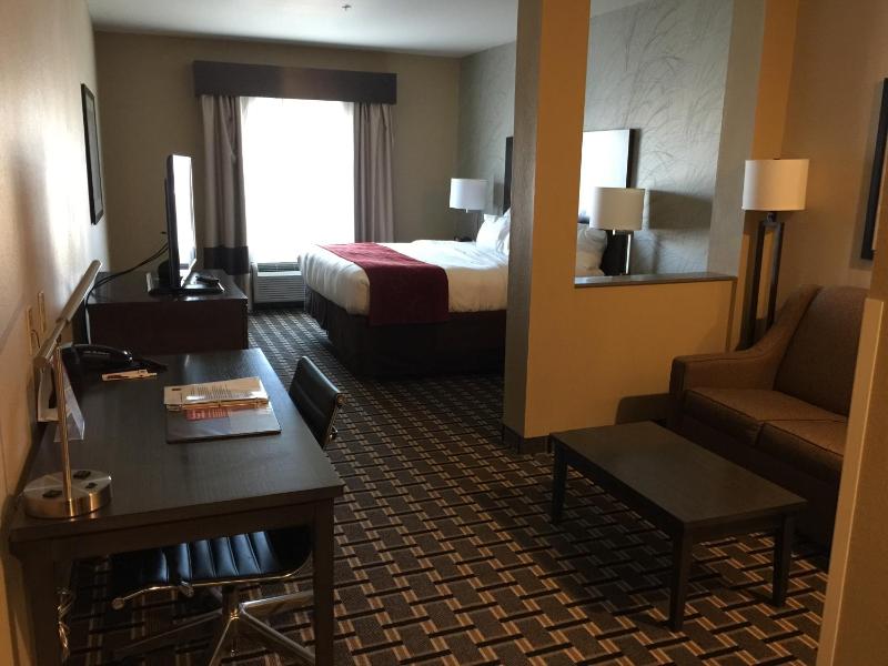 Suite King with Sofa Bed image 2