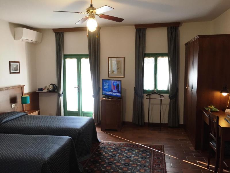 Double or Twin Room image 3