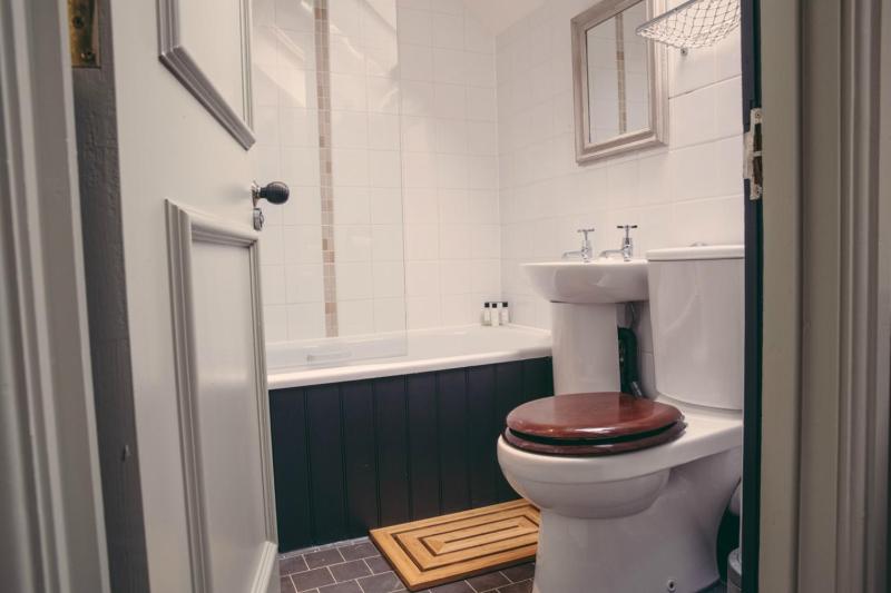 Deluxe Double Room image 2