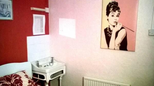 Small Twin Room with Private Bathroom image 2