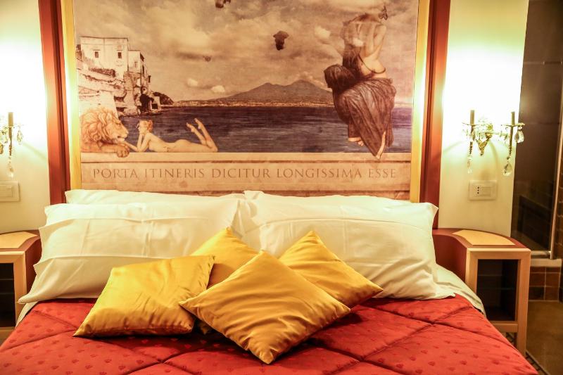 Deluxe Queen Room image 4