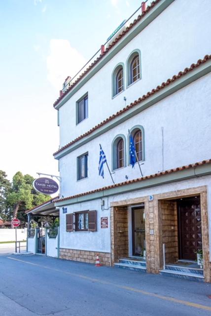 Takis Hotel Apartments - image 13