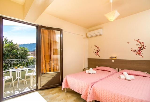 Superior Twin Room with Garden View image 3