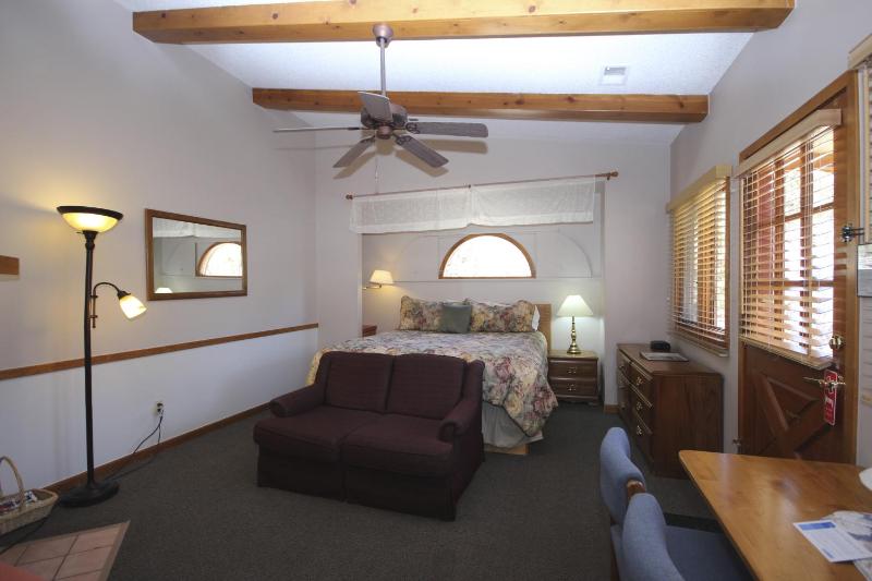 King Studio Cottage with River View image 2