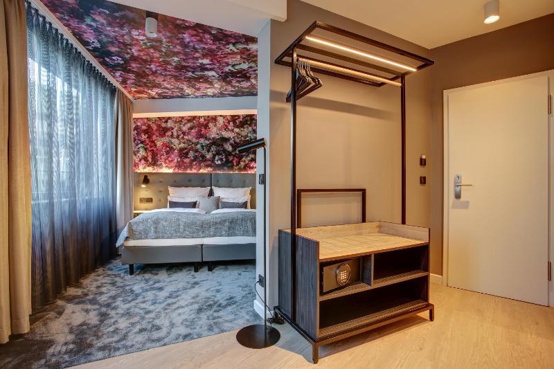 Double Room image 2
