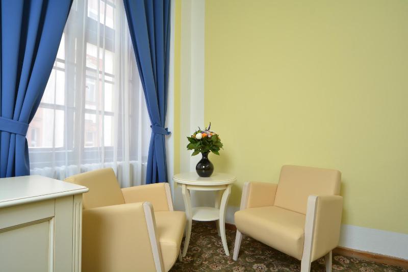 Double or Twin Room image 4