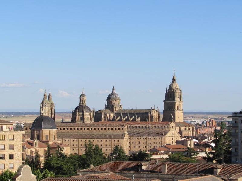 Twin Room with City View image 4