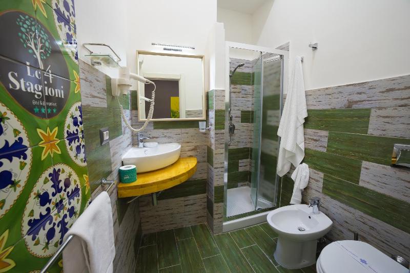 Deluxe Double Room image 3