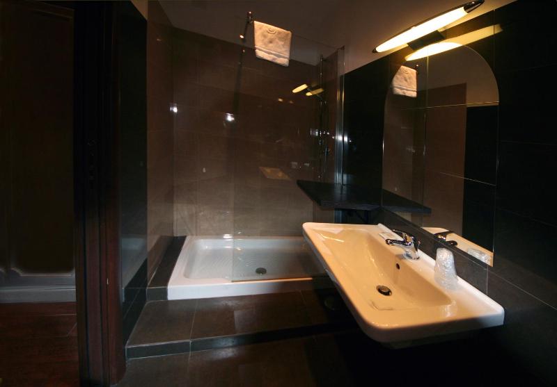 Quadruple Room image 2