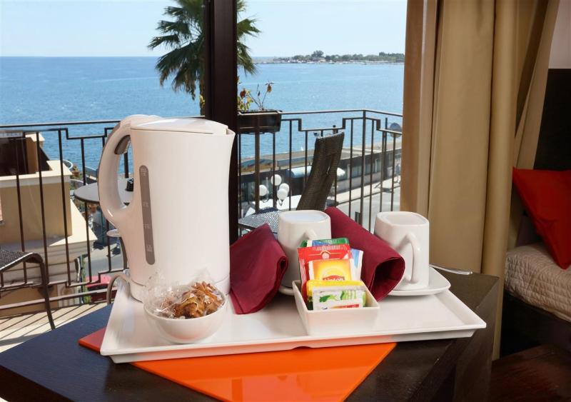 Junior Suite with Balcony image 1