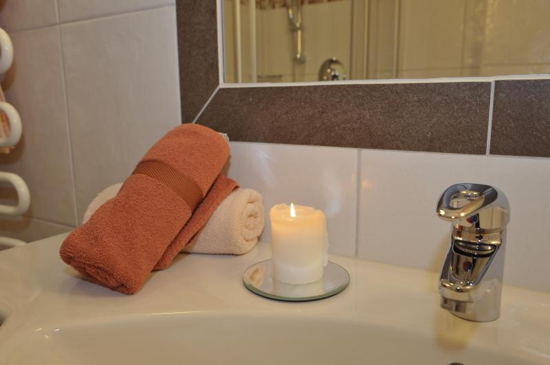 Large Double Room with Balcony image 2