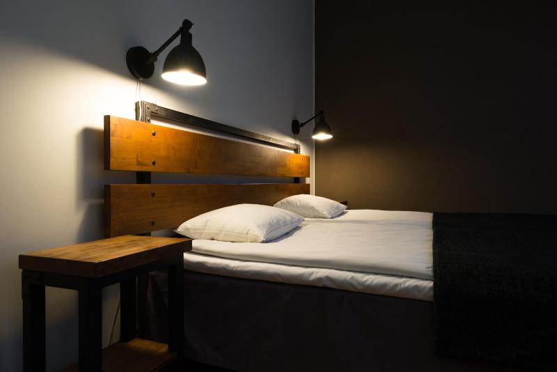 Twin Room image 3