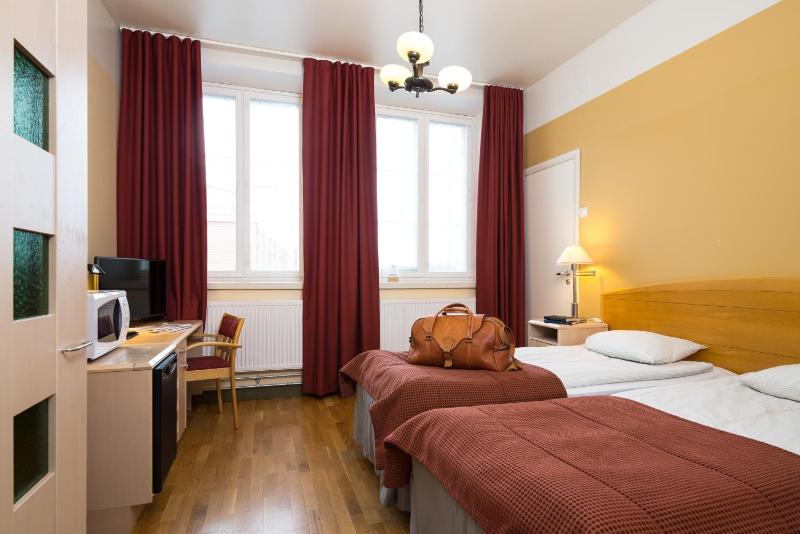 Twin Room image 2