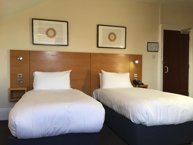 Twin Room with Sea View image 4