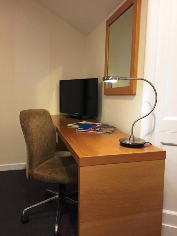 Single Room image 3