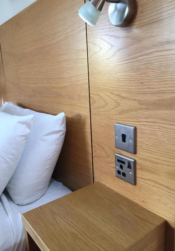 Single Room image 4
