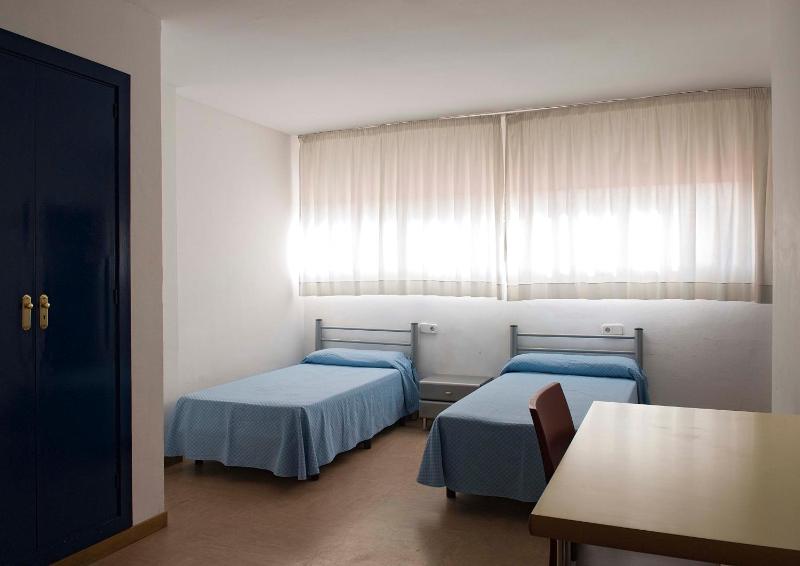Twin Room with Private Bathroom image 3