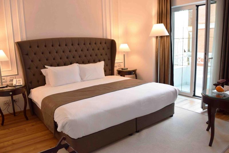 Deluxe Double Room image 3