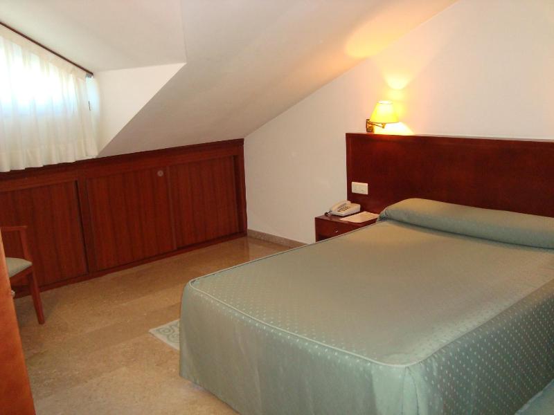 Double Room - Attic image 3