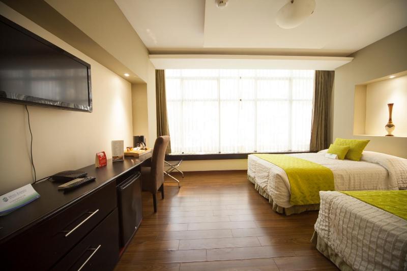Hotel Ramada - image 9