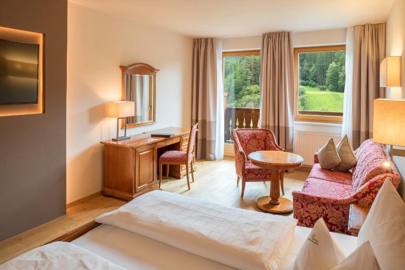 Double Room Dolomite DeLuxe with Balcony image 4