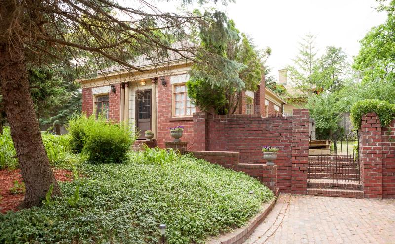 One-Bedroom Cottage image 3