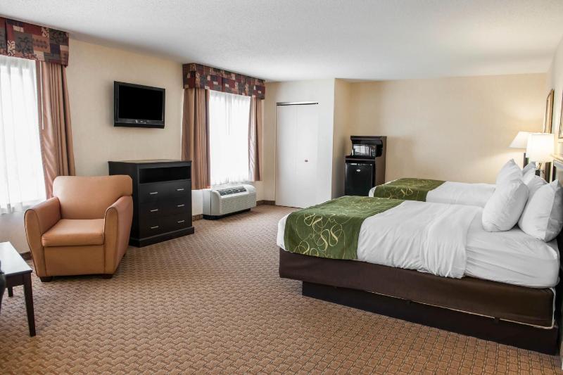 Queen Suite with Two Queen Beds - Non-Smoking image 3