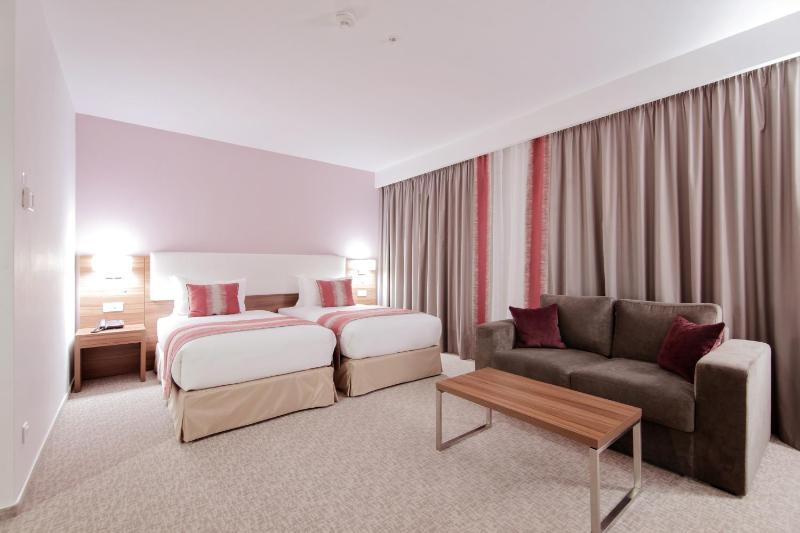 Ramada Plaza by Wyndham Craiova - image 48