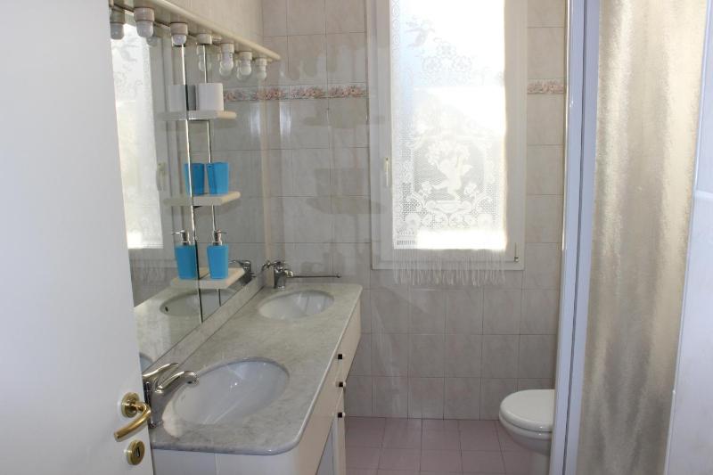 Double or Twin Room image 4