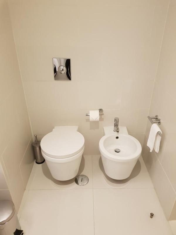 Standard Twin Room image 4