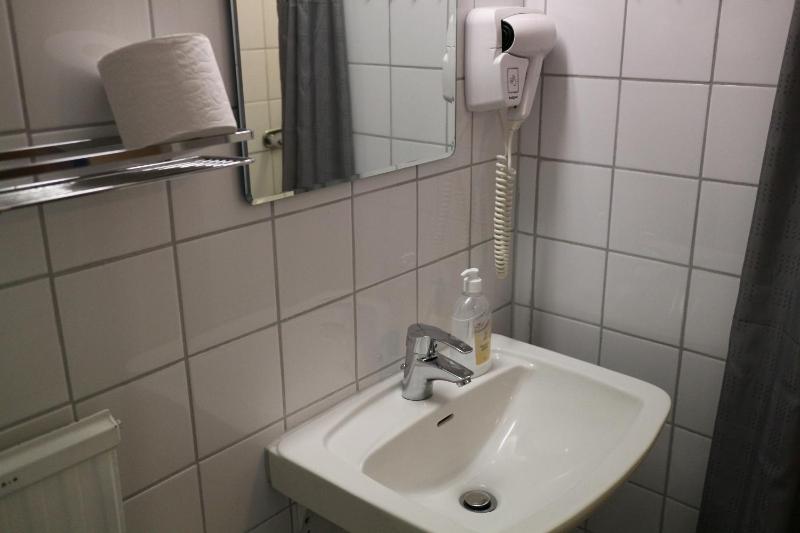 Single Room image 3