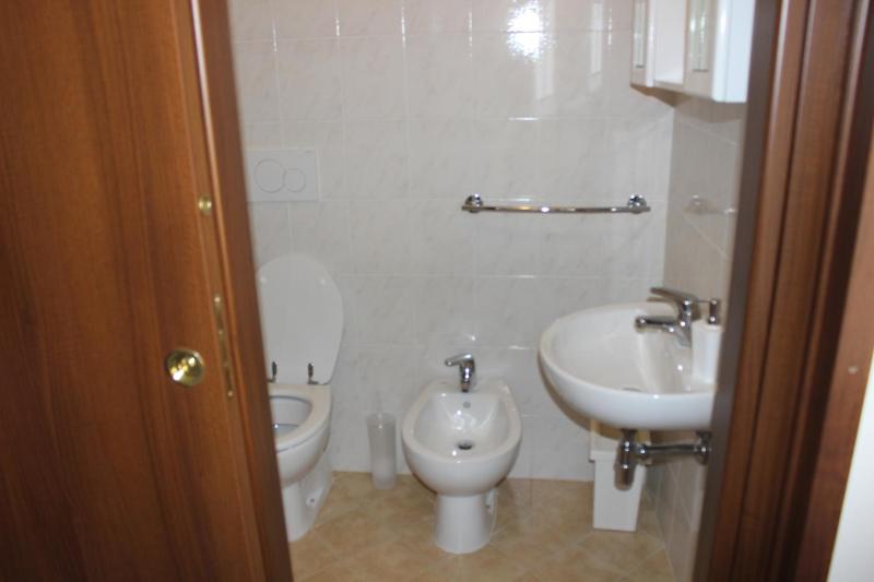 Single Room image 3
