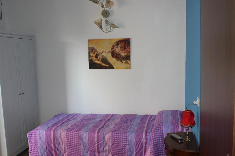 Single Room image 4