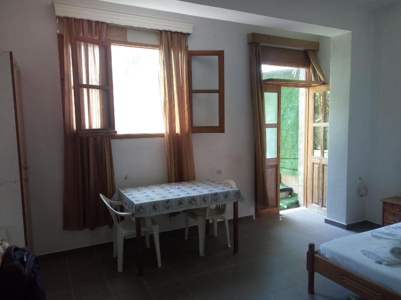 Studio with Garden View image 3