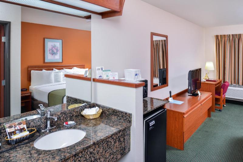 King Room - Non-Smoking image 4