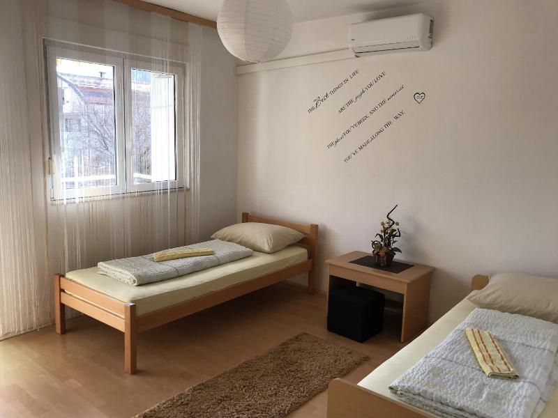 Twin Room with Balcony and Shared Bathroom image 4