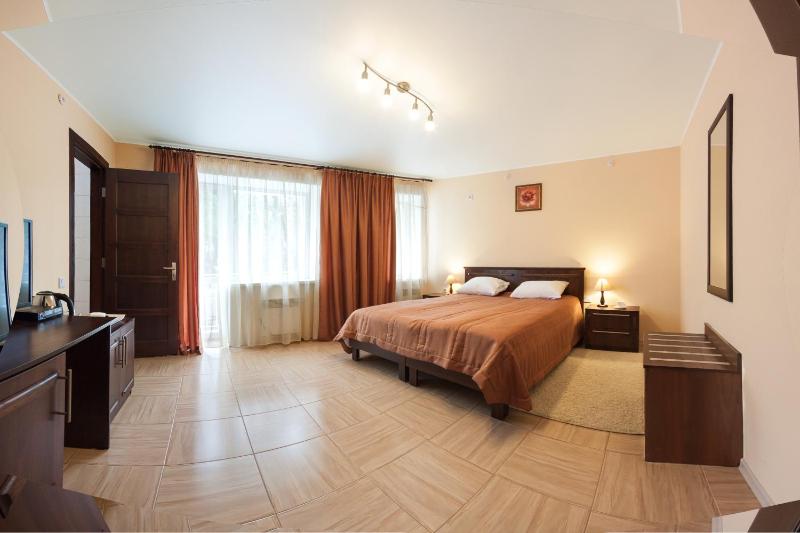 Standard Double Room with Two Single Beds image 2