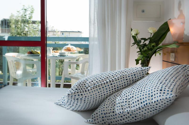 Comfort One-Bedroom Apartment (4 Adults)  image 4