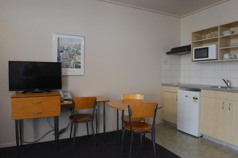 Victoria Court Motor Lodge - Spa & Free Parking - image 14