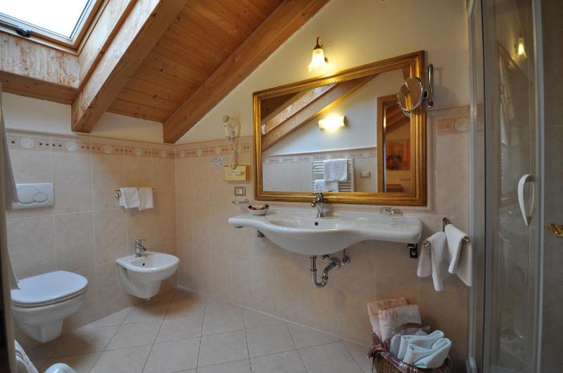 Double or Twin Room with Balcony image 3
