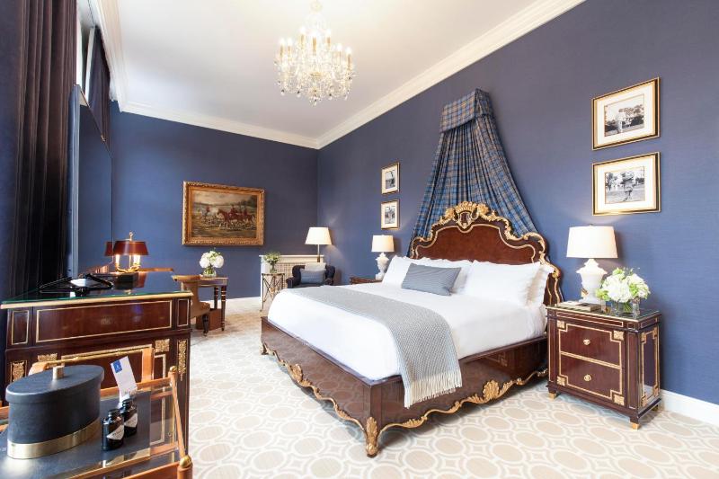 Superior King Room image 4
